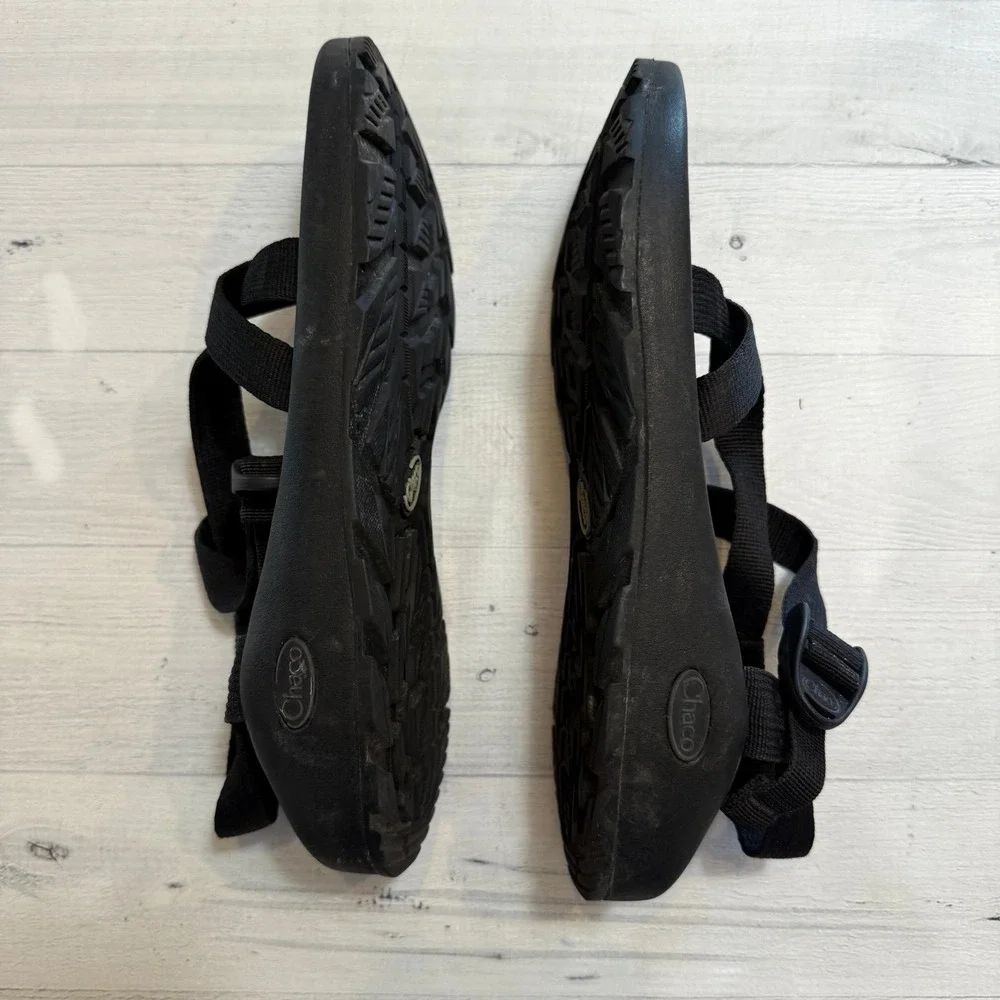 Chaco men's black‎ classic strappy sandals size 9